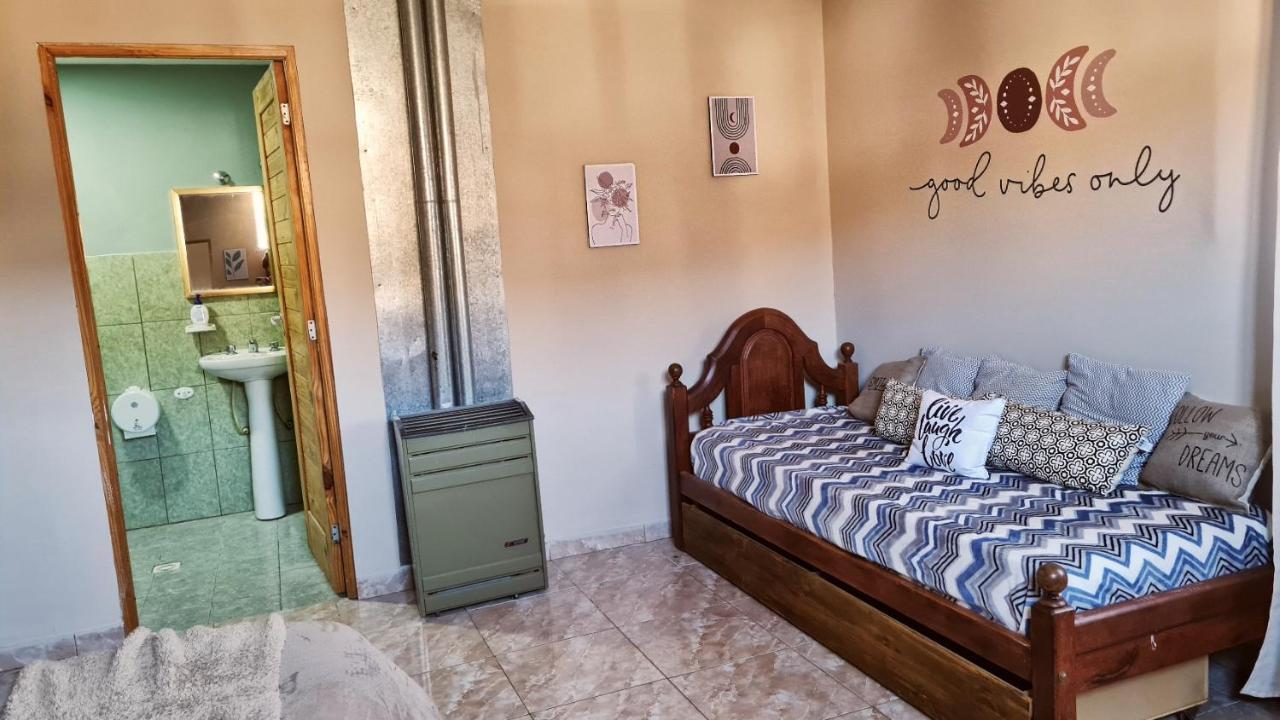 Hostel Del Lago, Habitaciones Privadas Y Cabanas Эль-Чальтен Экстерьер фото