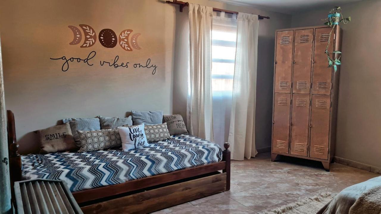 Hostel Del Lago, Habitaciones Privadas Y Cabanas Эль-Чальтен Экстерьер фото