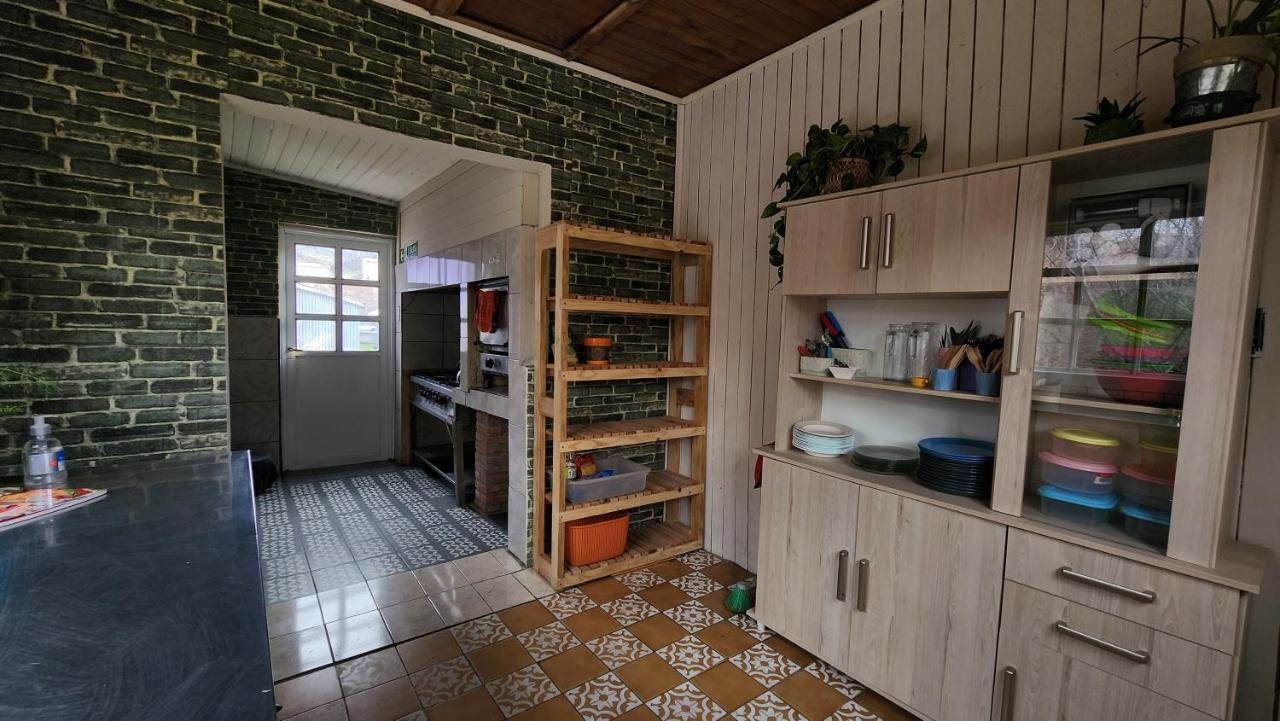 Hostel Del Lago, Habitaciones Privadas Y Cabanas Эль-Чальтен Экстерьер фото
