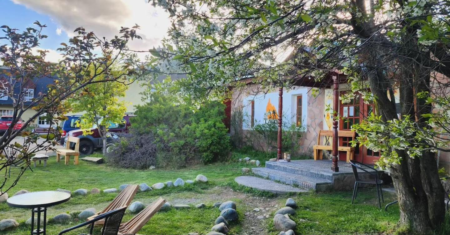 Hostel Del Lago, Habitaciones Privadas Y Cabanas Эль-Чальтен Экстерьер фото